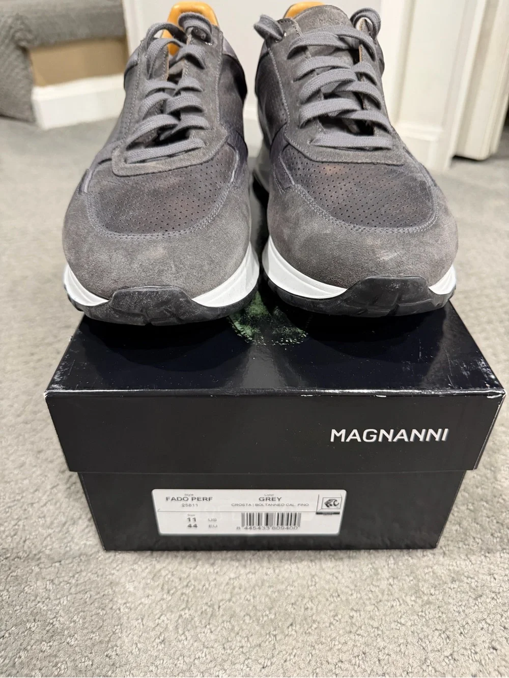 Magnanni Men's Fado Charcoal Suede Low-Top Sneakers SIZE 11